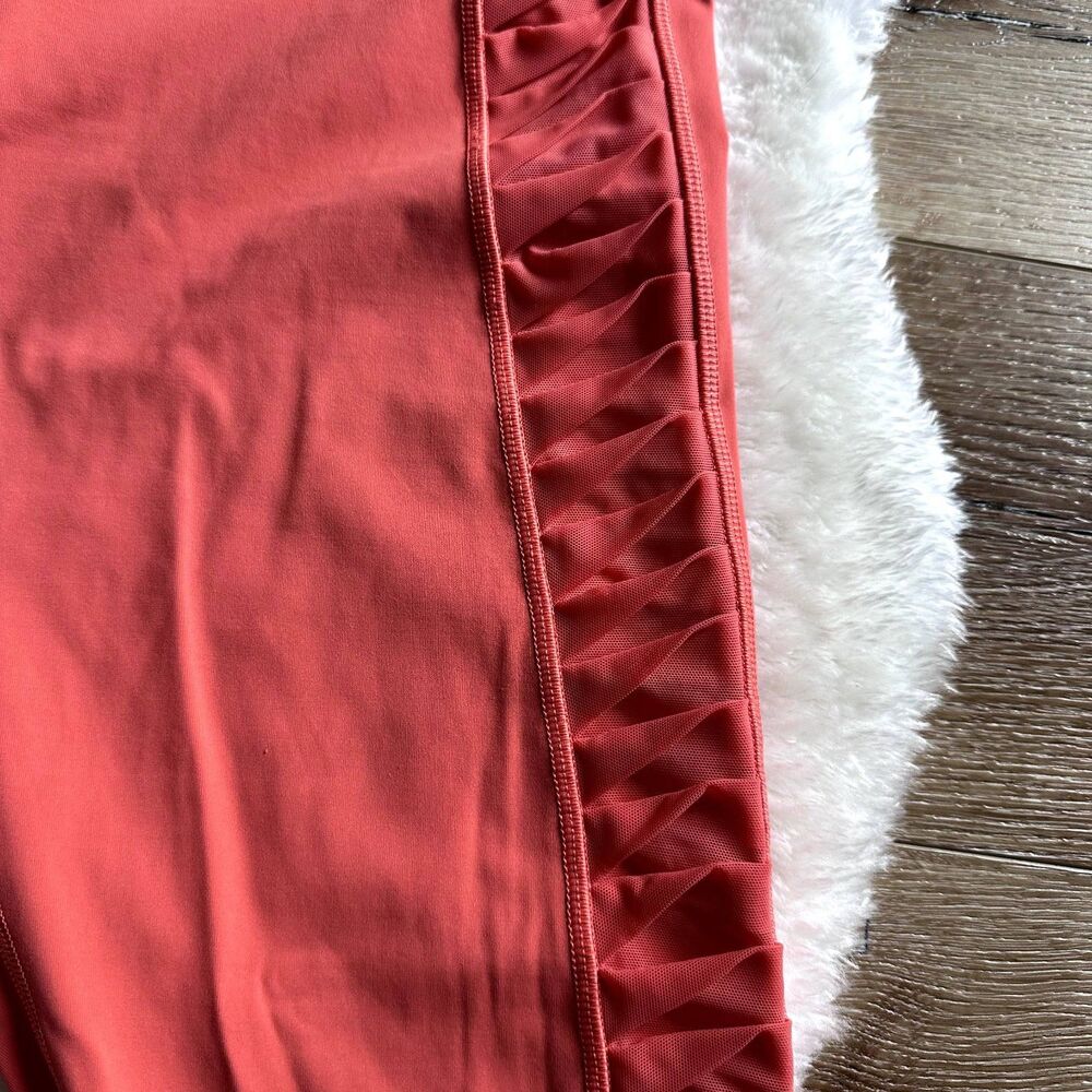 Lululemon Sunshine Salutation Crop Side Mesh Detailing Women's Size 10 - Picture 6 of 8